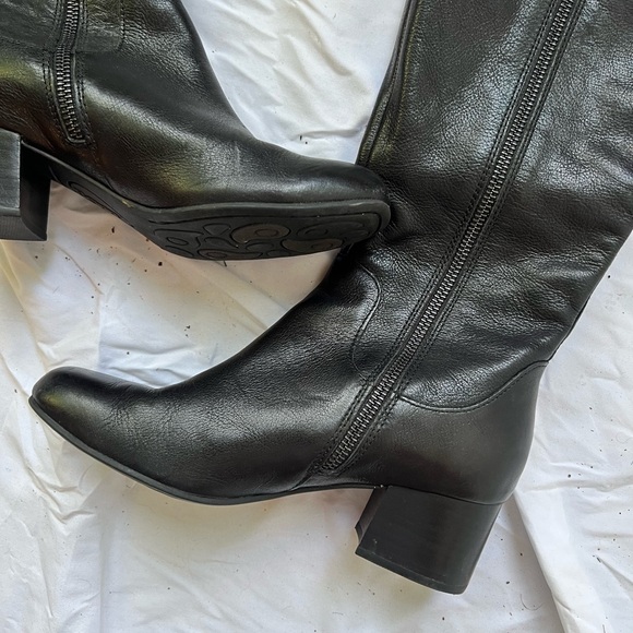 Born Black Leather Heeled Boots - Picture 7 of 7